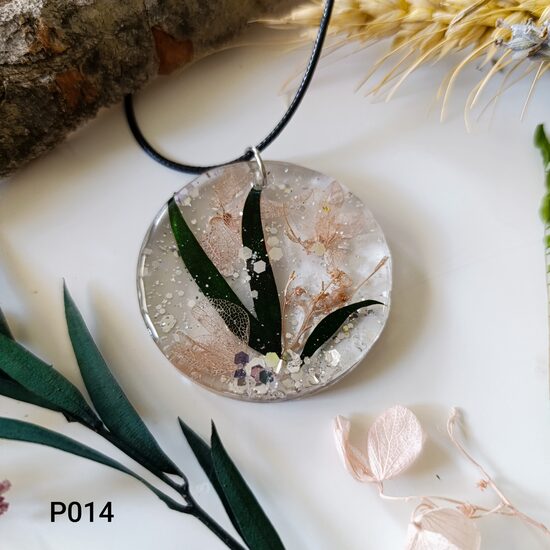 Coliere cu flori prinse in rasina 15 modele disponibile